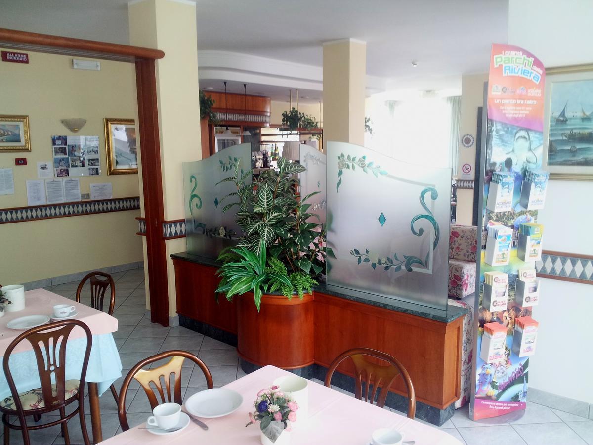 Hotel Claudio Misano Adriatico Esterno foto