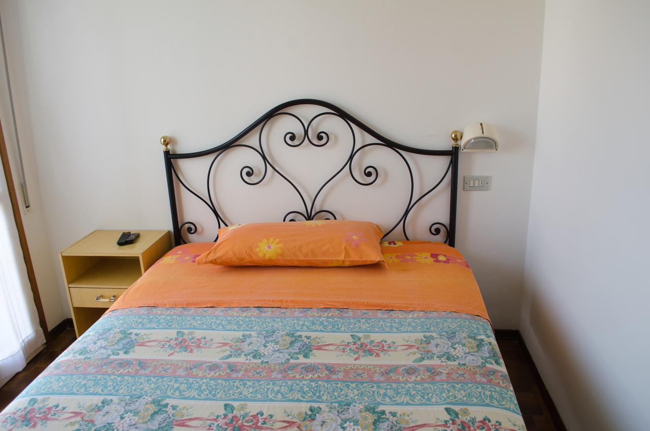 Hotel Claudio Misano Adriatico Esterno foto