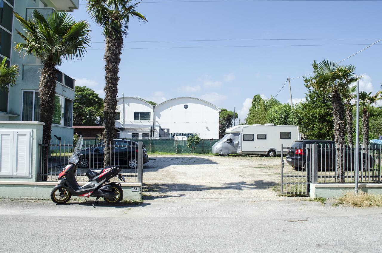 Hotel Claudio Misano Adriatico Esterno foto
